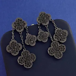 Van Cleef & Arpels Black Diamond Full Diamond Four-Leaf Clover Four-Leaf Flower Diamond-Set