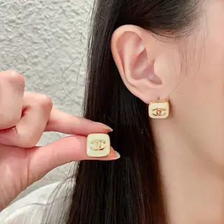 Second-hand Chanel earrings