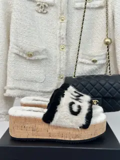 Chanel classic letter wood grain thick sole fur slippers
