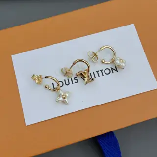 Louis Vuitton three-piece flower earrings