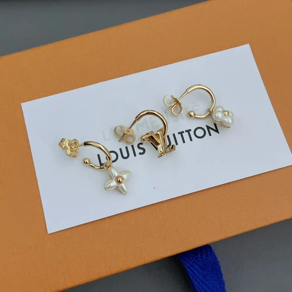 Louis Vuitton three-piece flower earrings