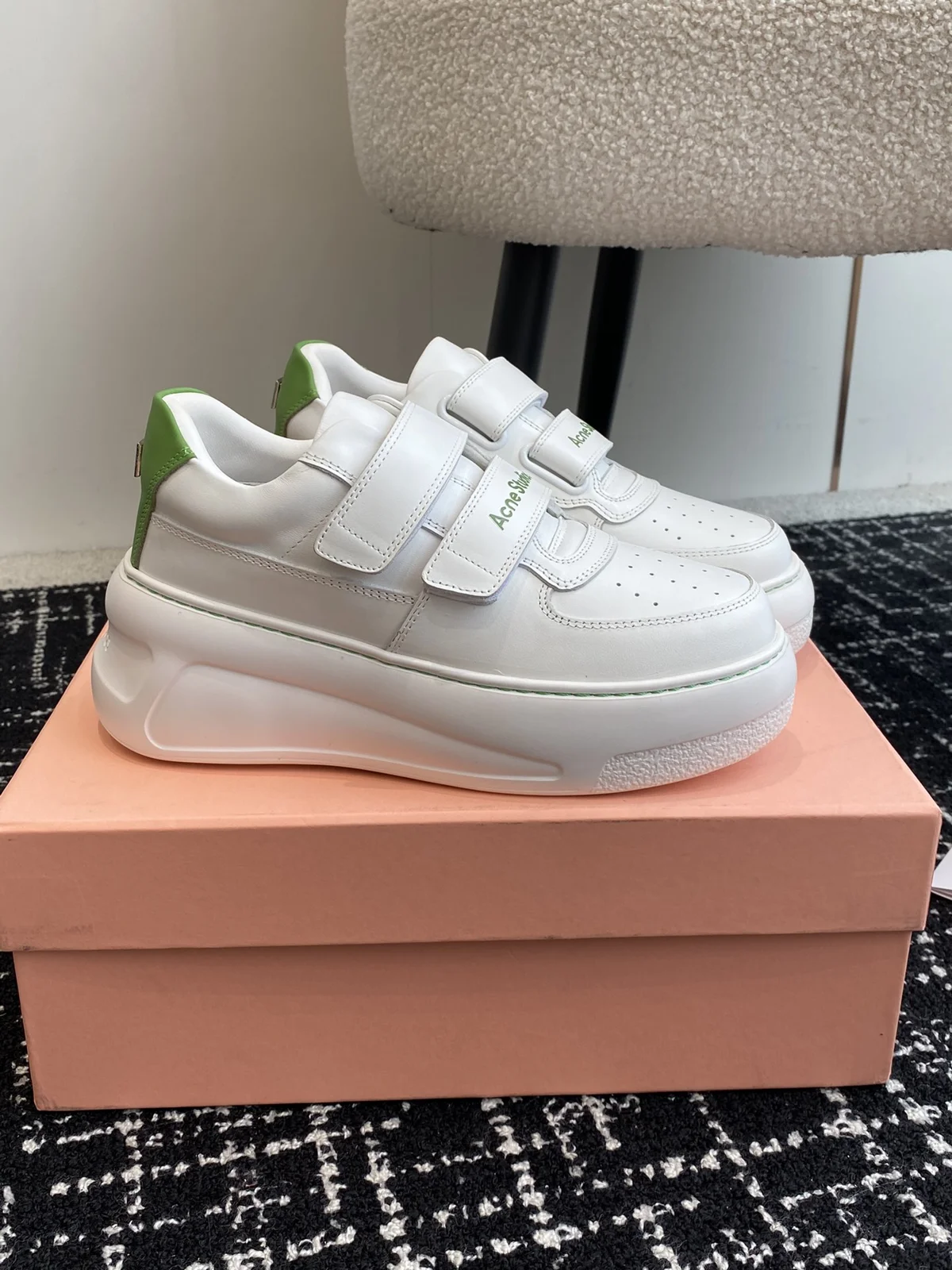 Acne Studios thick-soled casual Velcro smiley face white shoes are a great product
