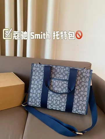 COACH Tote