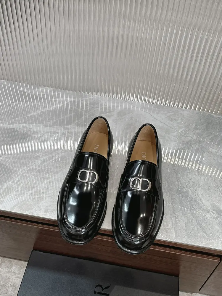 Dior Timeless loafers embody classic elegance. Elegant appearance with slender silhouette