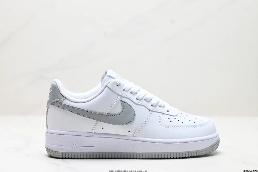 NIKE AIR FORCE 1‘07 Sneakers BV0740-100