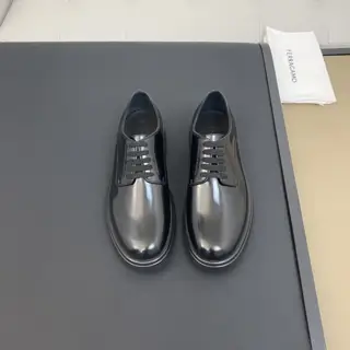 Salvatore Ferragamo Ferragamo height-enhancing leather shoes series are sold at the counter