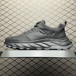 ECCO color-blocked uppers are stylish and fashionable. Cowhide and textile stitching make