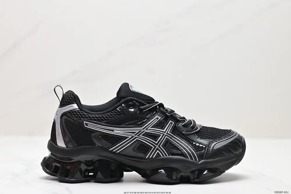 ASICS uses environmentally friendly space leather combined with breathable mesh upper 1203A270-022