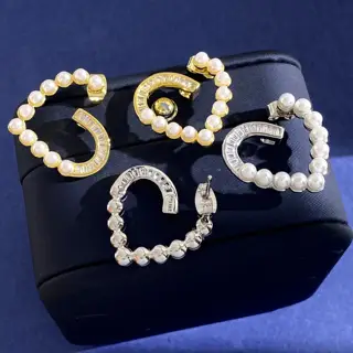 Celine hollow heart-shaped small pearl and horse-eye diamond earrings