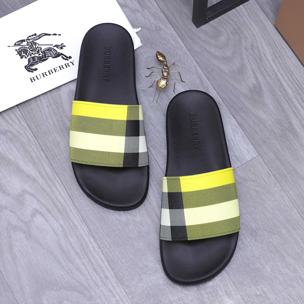 BURBERRY Couple slippers