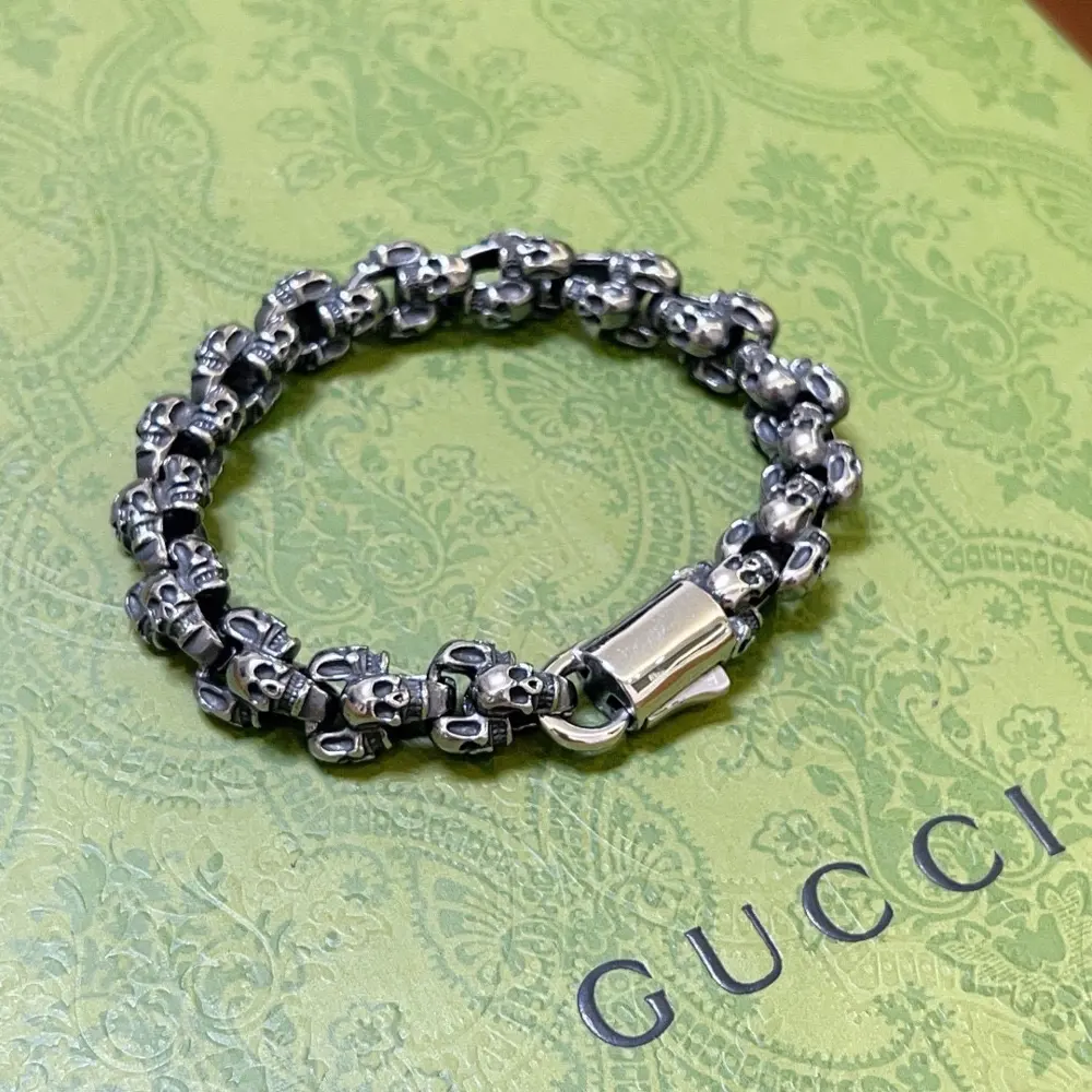 Gucci’s latest classic skull bracelet. The new bracelet is exquisite and has a top-notch