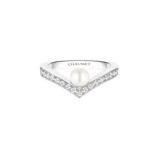 Chaumet V-shaped single pearl ring
