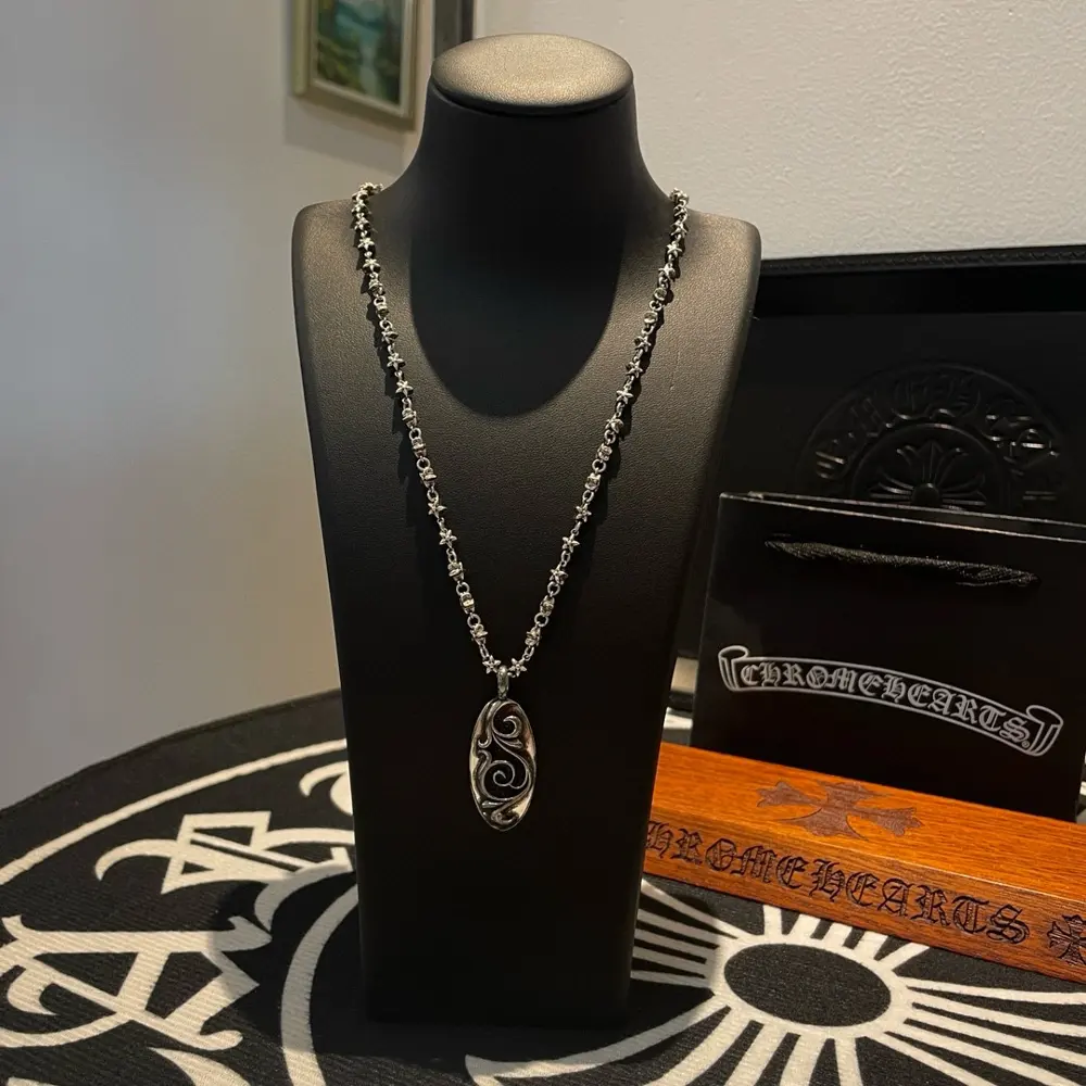 Chrome Hearts Classic Vintage Six Star Necklace Oval Vine Pendant