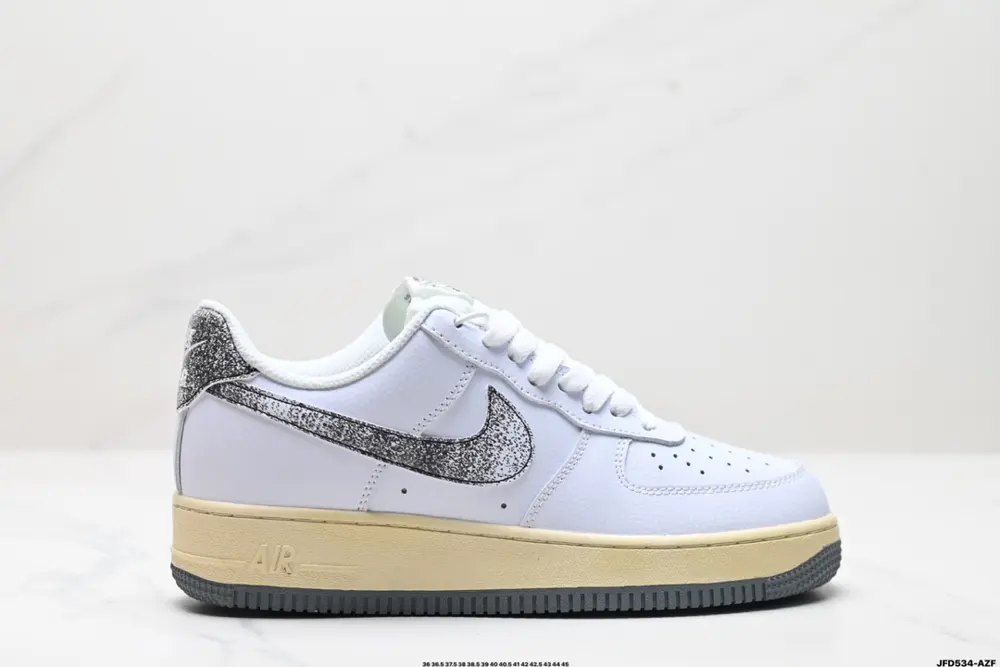 NIKE AIR FORCE 1‘07 Sneakers DV7183-100