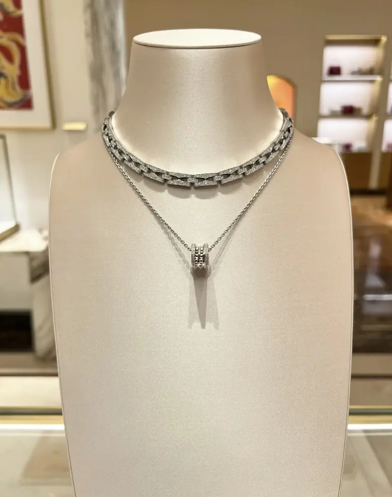 Bvlgari DIVAS’ DREAM series is in perfect condition and has invincible details. The unique