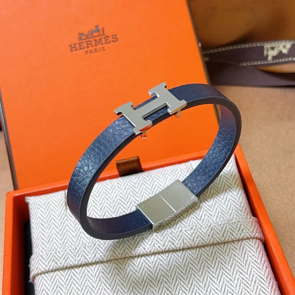 Hermes The latest leather bracelet