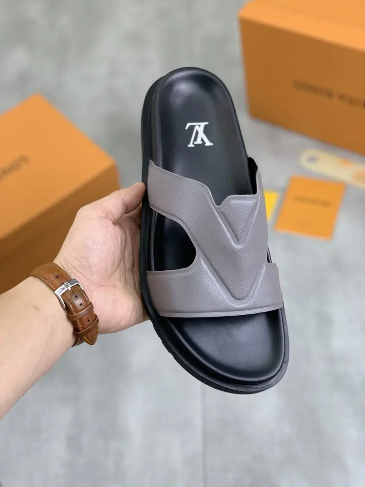 Louis Vuitton men’s slippers