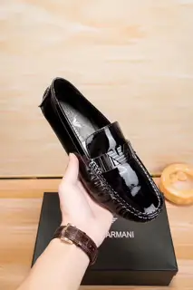 Armani men’s casual business all-match loafers. The upper