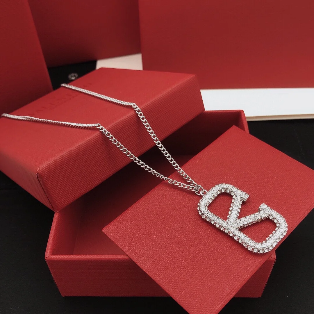 Valentino V-shaped necklace in silver with diamonds