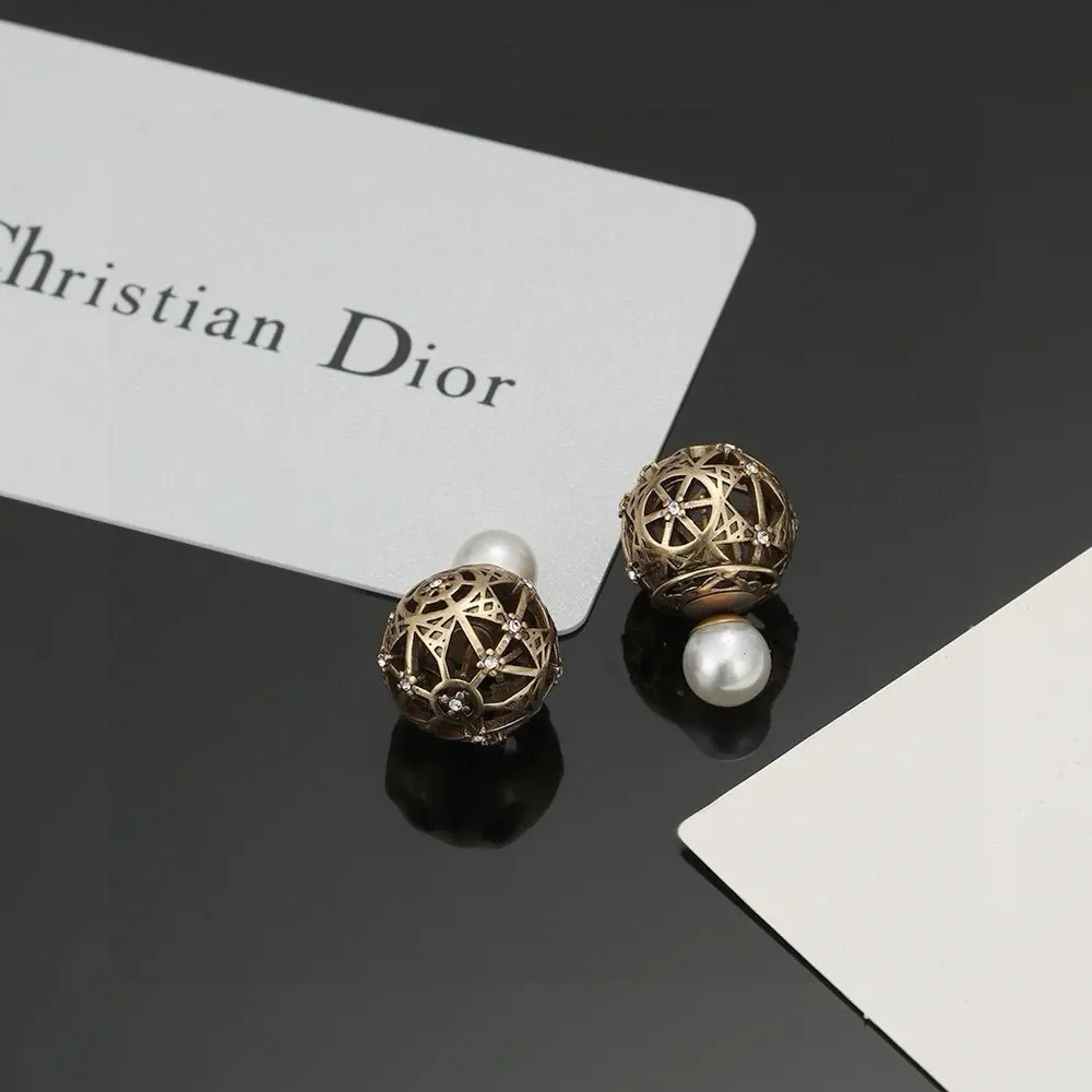 Dior new hollow DIOR retro stud earrings