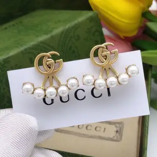 Gucci Seven G fan-shaped earrings