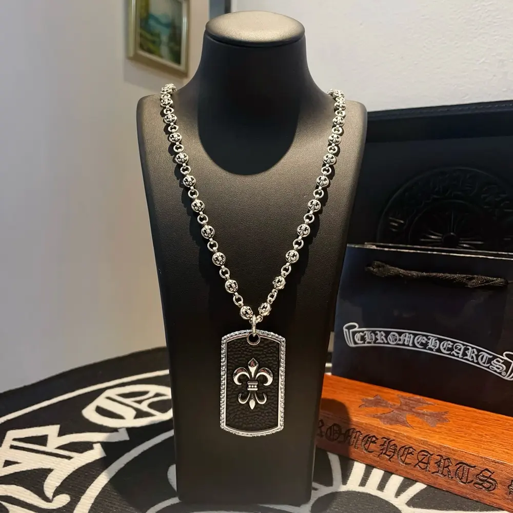 Chrome Hearts Classic Retro Flower Ball Necklace Square Brand Scout Flower Pendant Concave