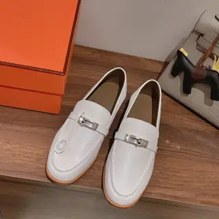Hermes Kelly buckle loafers. I bought the product again at the beginning of the year. It
