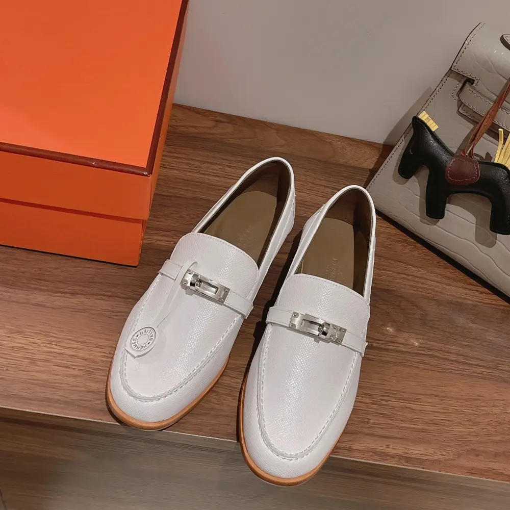 Hermes Kelly buckle loafers. I bought the product again at the beginning of the year. It
