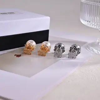 miumiu letter pearl earrings