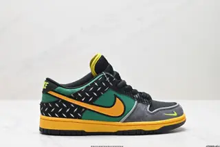 The Nike Dunk is a shoe with a gray and white color scheme as the main color. The mesh HV1454-001