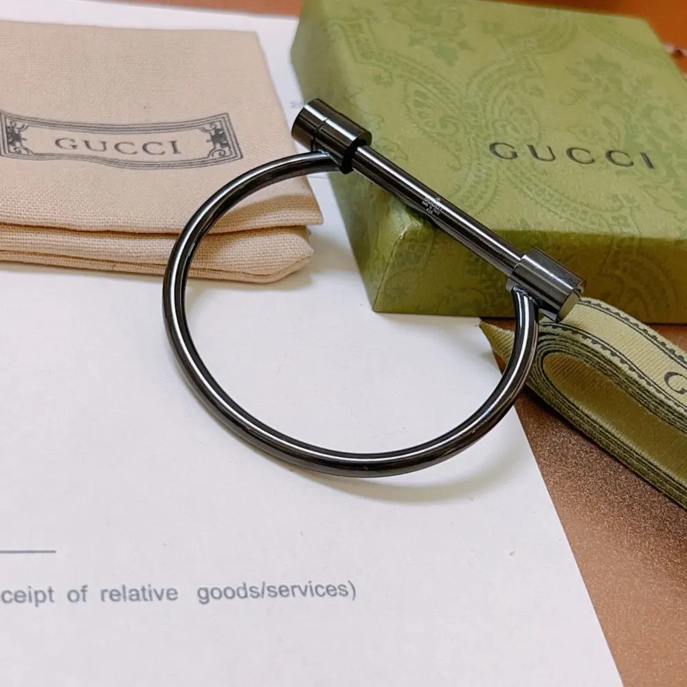 Gucci bracelets are handmade tungsten gold. The latest bracelets are of a higher grade. The