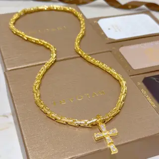 Bvlgari DIVAS’ DREAM series is in perfect condition and has invincible details. The unique