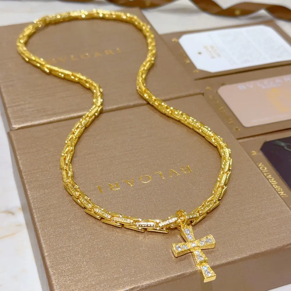Bvlgari DIVAS’ DREAM series is in perfect condition and has invincible details. The unique
