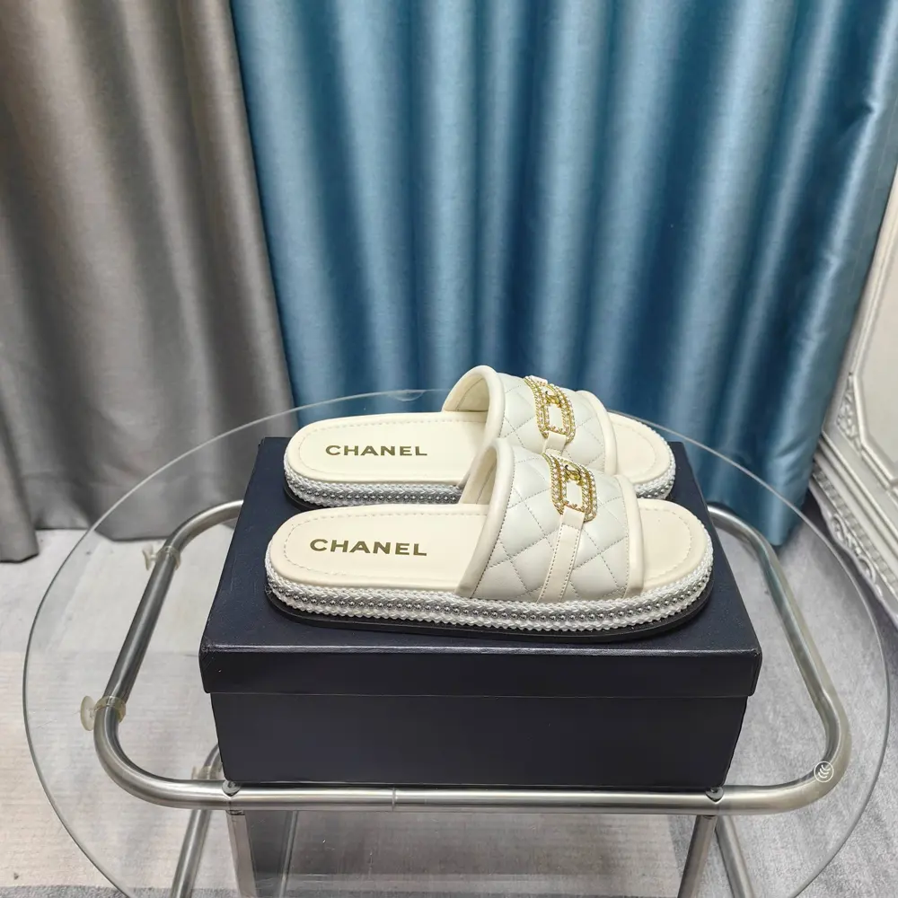 Chanel Diamond Chain Double C Lazy Slippers