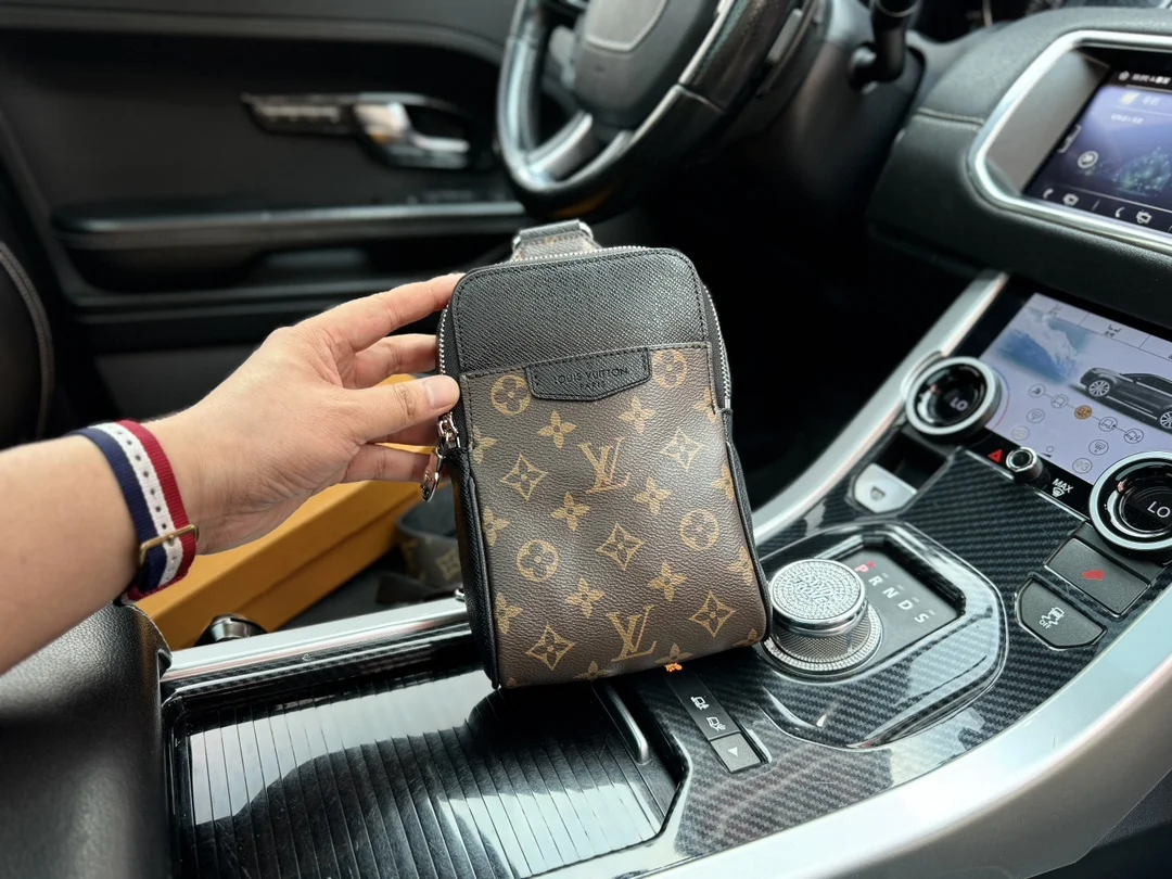 Louis Vuitton Crossbody M30741