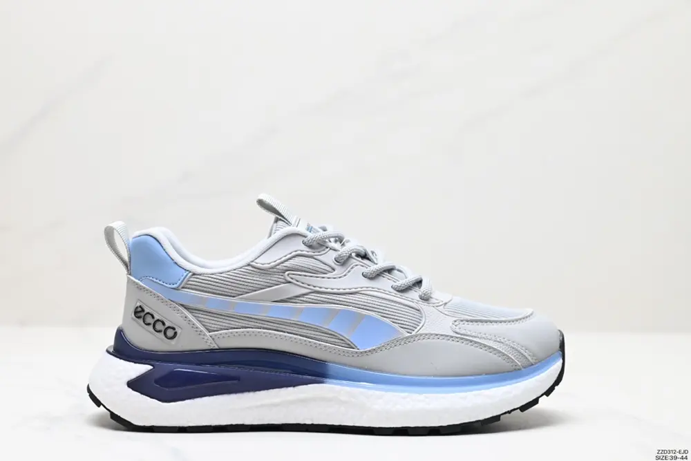 ECCO/ECCO sports running shoes/casual shoes The overall upper has clear and neat lines. It