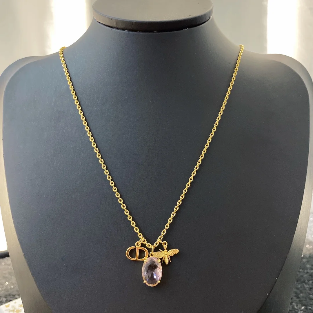 DIOR pink imitation crystal necklace is very girly It looks good when stacked