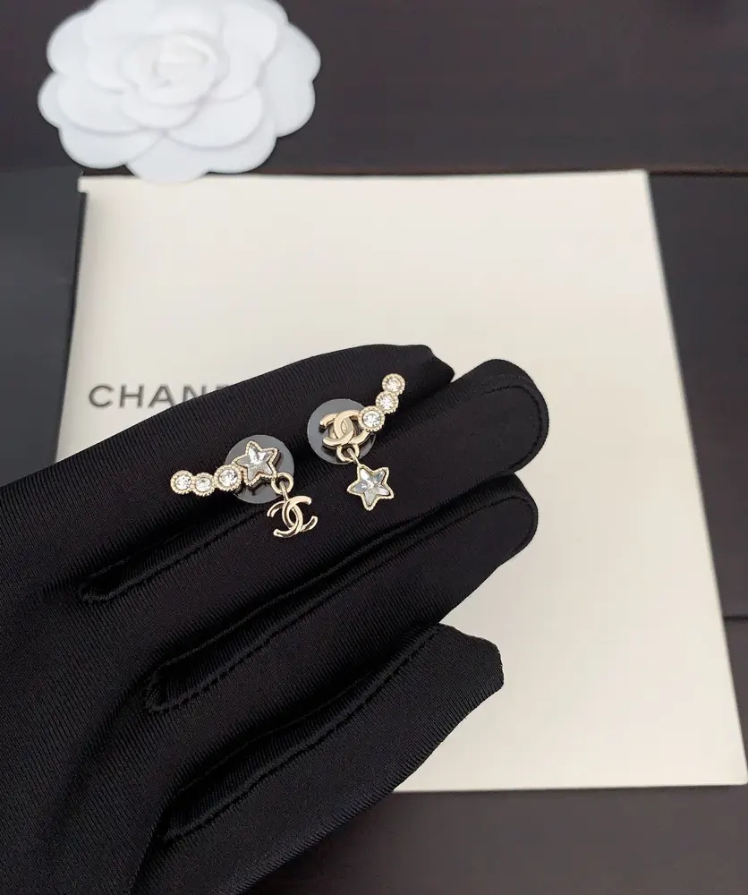 Chanel five-pointed star asymmetrical earrings