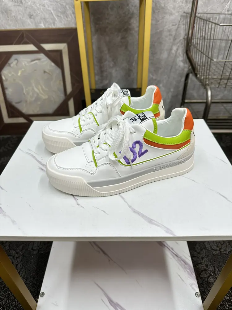 DSQUARED2 casual sports shoes are on sale at the same time in Z cabinet