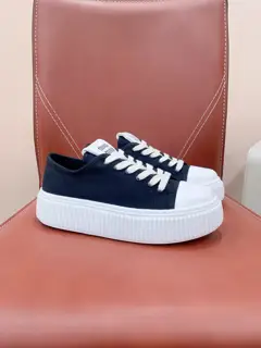 Miu Miu Miu The overall shoe shape is very delicate and not bulky