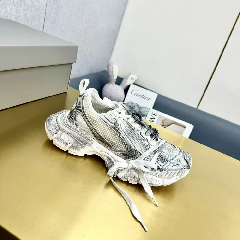 Spring/Summer BALENCIAGA Parisian dad shoes Latest models