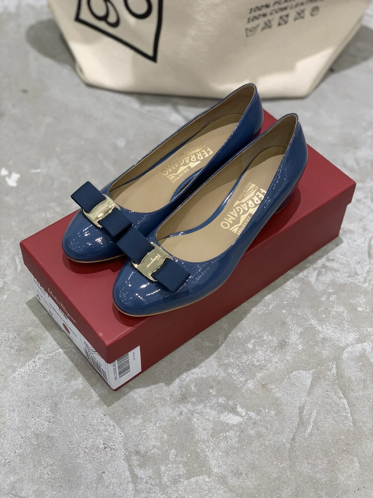 Salvatore Ferragamo Salvatore Ferraga classic VARA bow round-toe ballet shoes