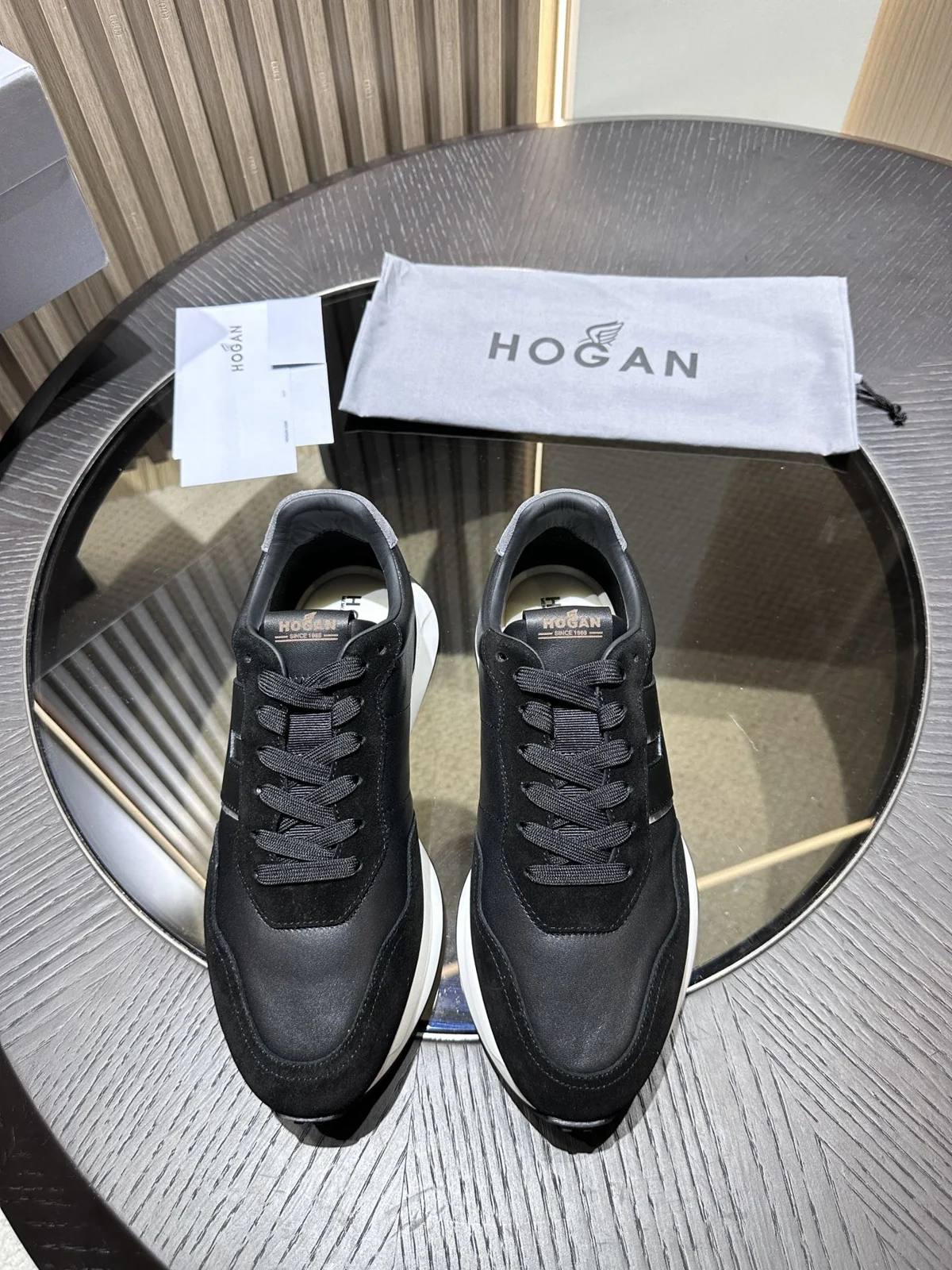 HOGAN H601 leather lace-up sneakers