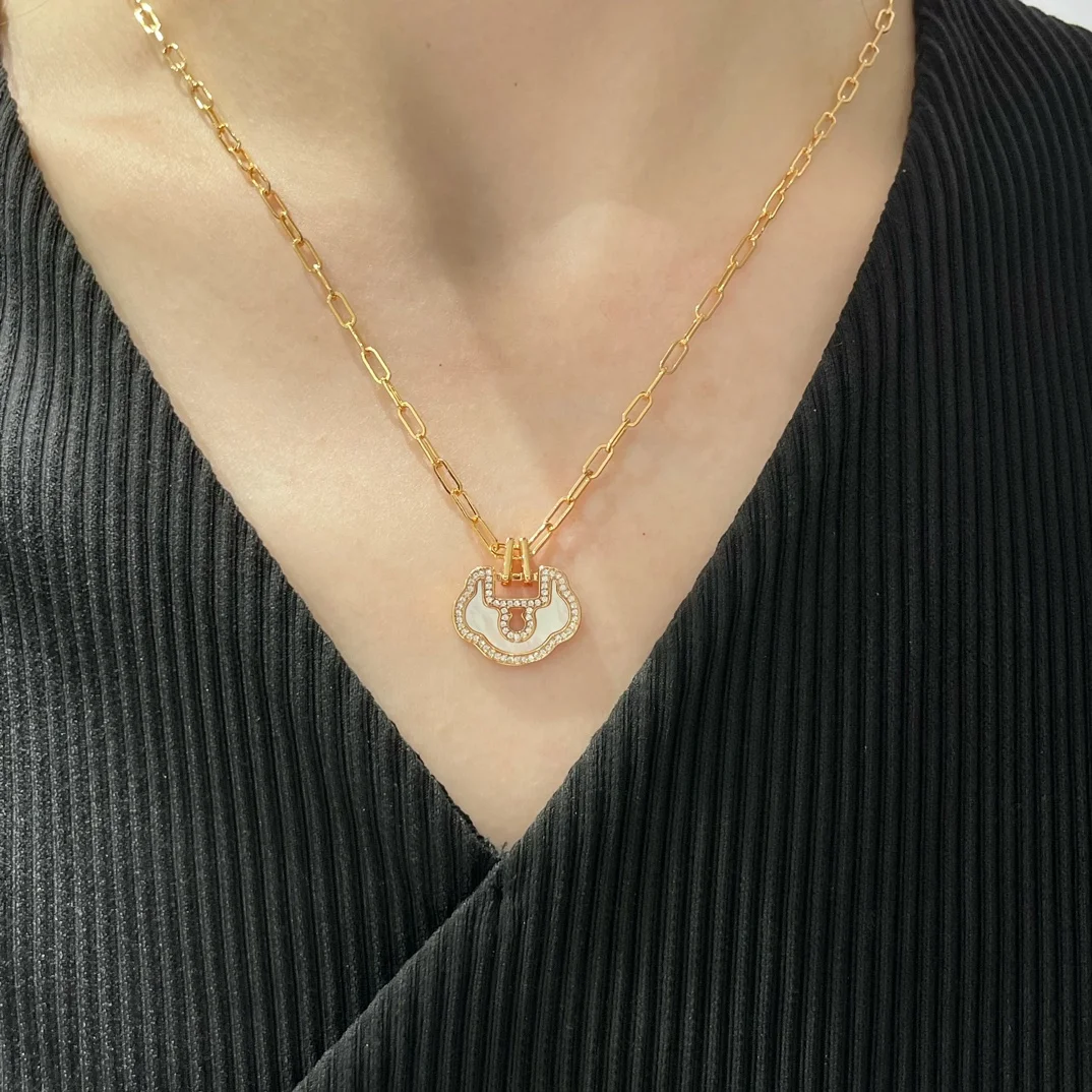 Qeelin Kirin Large High-grade White Mother-of-Pearl Ruyi Lock Necklace