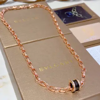 Bvlgari DIVAS’ DREAM series is in perfect condition and has invincible details. The unique