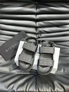 Givenchy classic men’s slippers