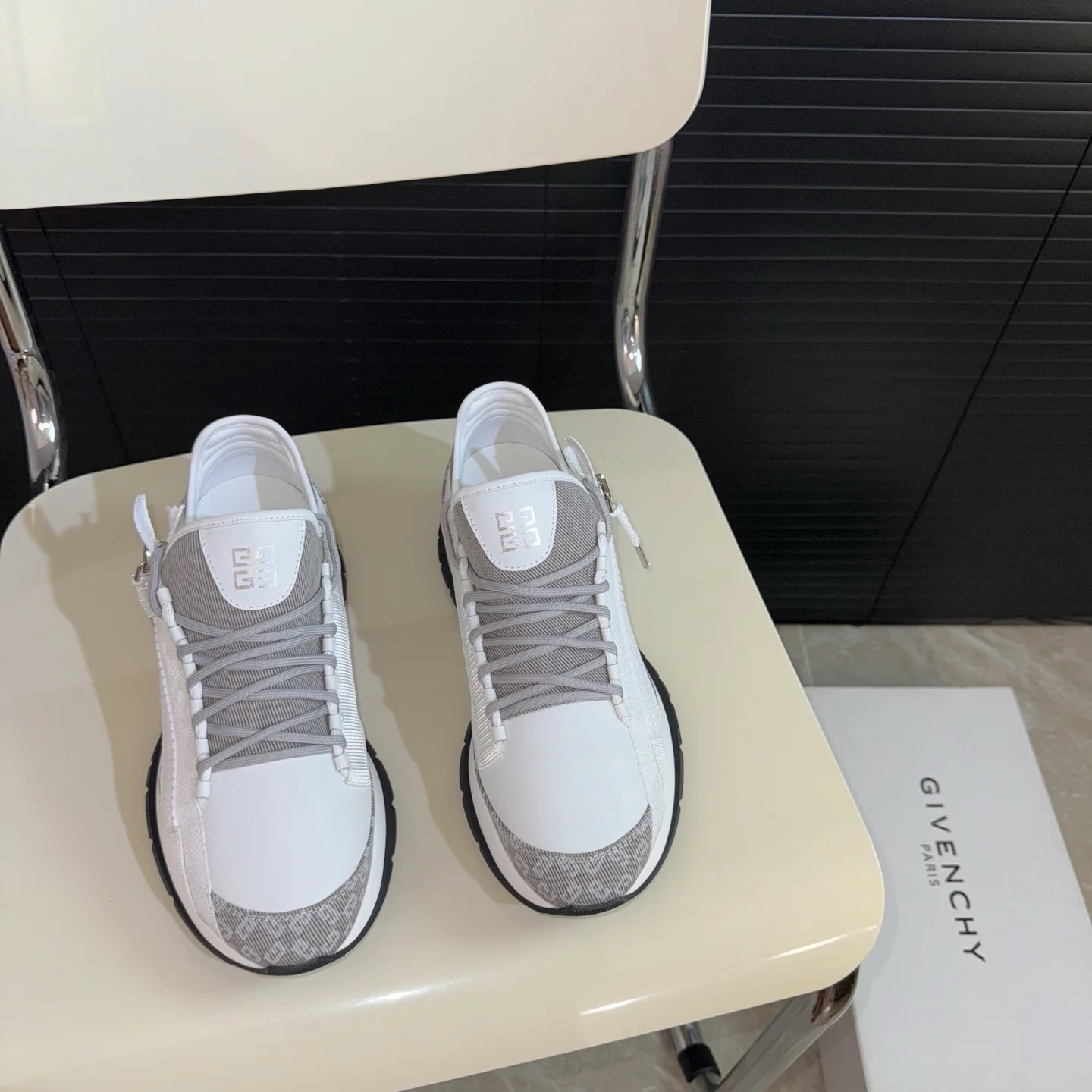 Givenchy Spectre series low-top casual sports men’s shoes are on sale on the official
