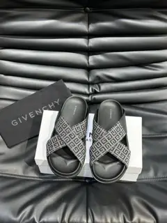 Givenchy classic men’s slippers