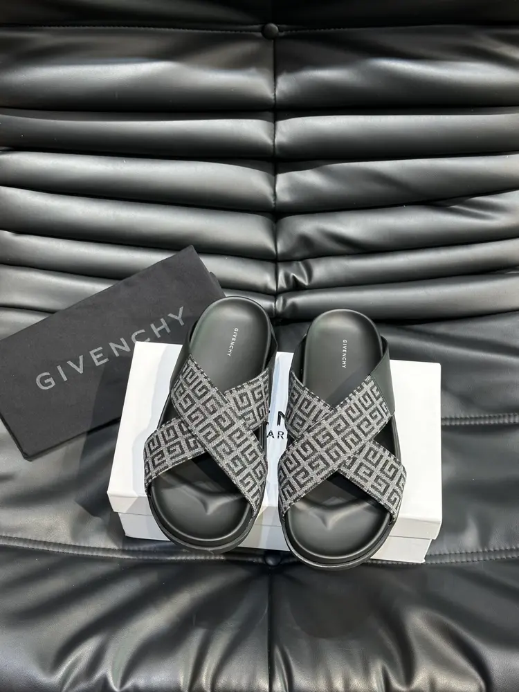 Givenchy classic men’s slippers