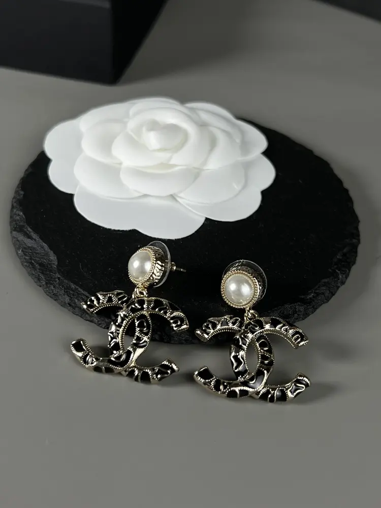 Chanel Tiger print Double C series earrings
